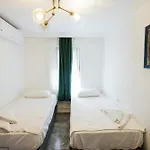 Villa Misli - Red/