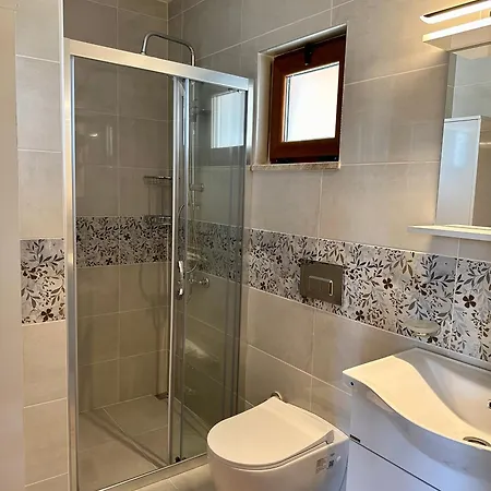 Villa Misli - Red/