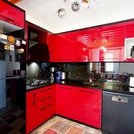 Villa Misli - Red/